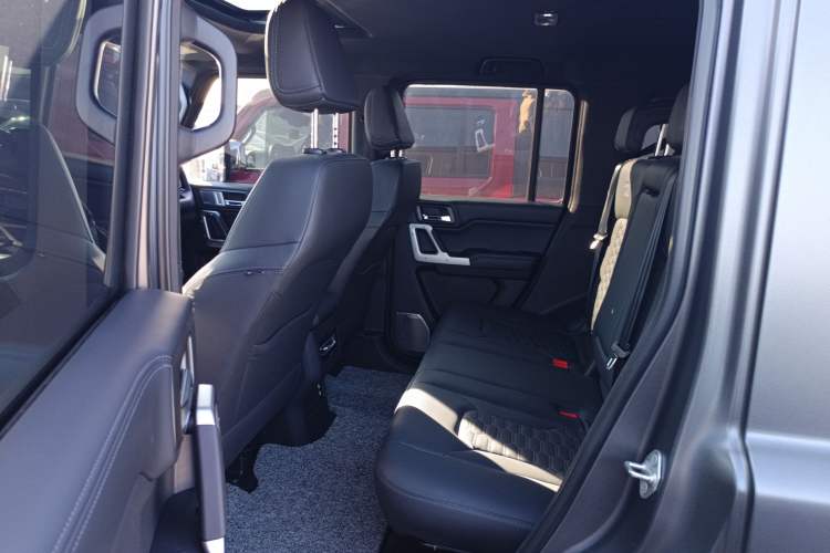 Used 212 T01 2024 2.0T Explorer