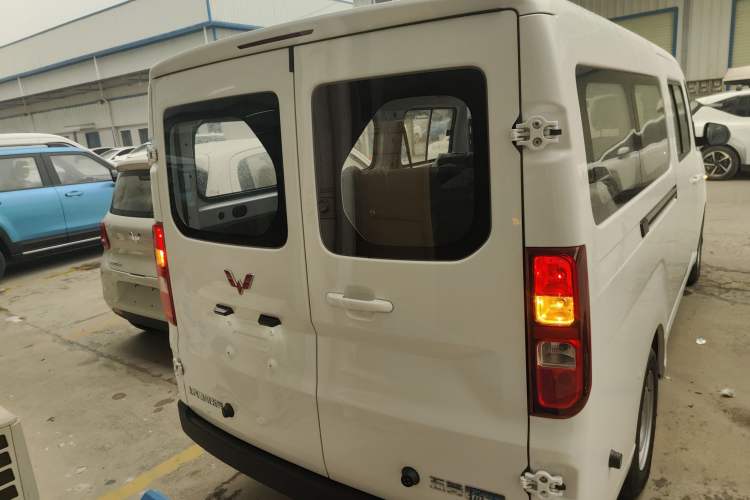 Used Wuling Yangguang 2025 Model 400km Bus Edition—Comfort Edition
