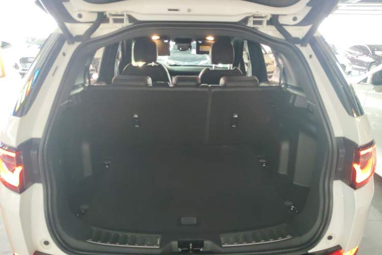 Used Land Rover Discovery Sport 2020 249 PS R-Dynamic Performance Edition Trunk