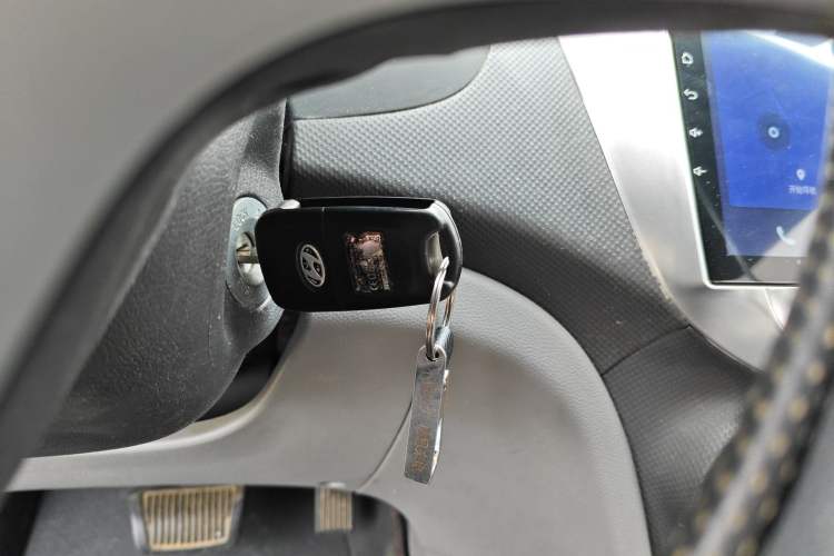 Used Hyundai Verna (older generation) 2010 Sedan 1.4L Automatic Fashionable GT Model Vehicle Key