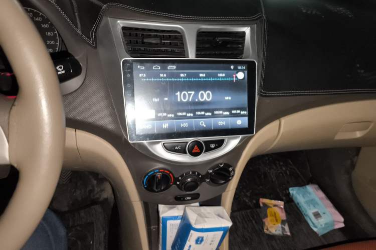 Used Hyundai Verna (older generation) 2010 Sedan 1.4L Manual Comfort GS Audio And AC Panel