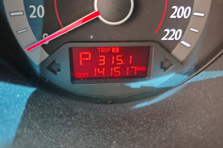 Used Kia Forte 2012 1.6L AT GL Commemorative Edition Odometer Close Up