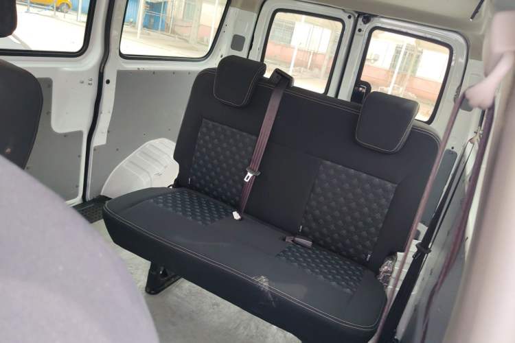 Used SAIC MAXUS Xintu V80 2023 2.0T AMT Classic Aoyuntong Short Wheelbase Ultra-Low Roof 5/6-Seater
