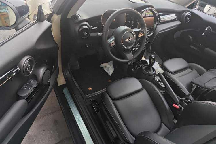 Used MINI 2022 1.5T COOPER Classic Edition