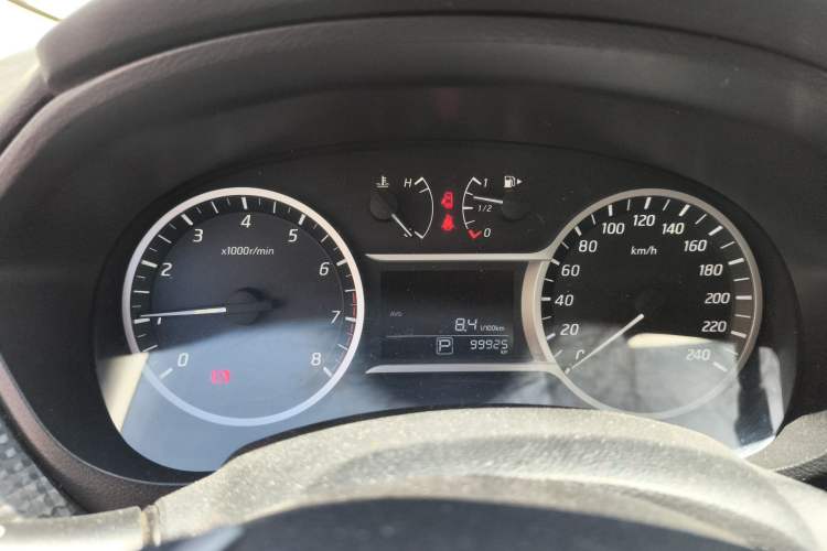 Used Nissan Lannia 2016 1.6L CVT Smart Cool Edition Odometer Close Up