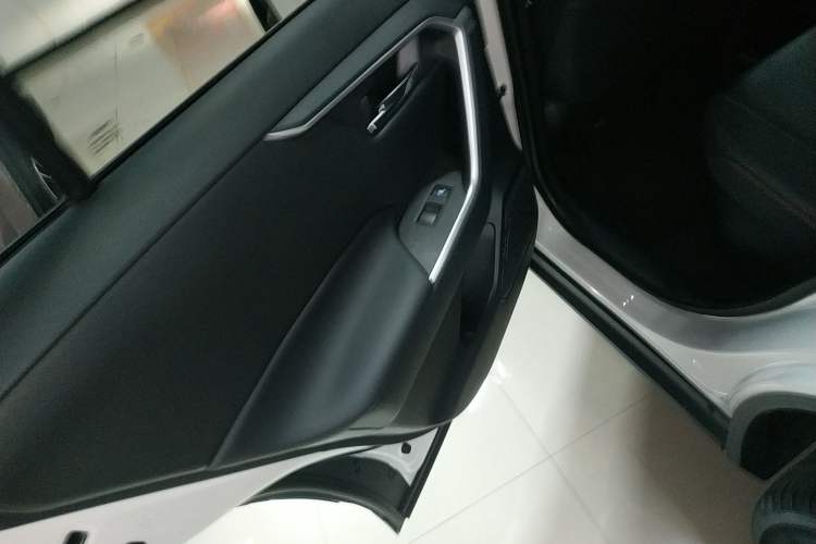 Used Toyota RAV4 Rongfang Plug-in Hybrid 2021 2.5L Two-Wheel Drive Elite Pro
