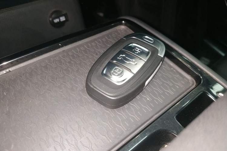 Used Hongqi E-QM5 2022 431 km Charge & Enjoy Edition