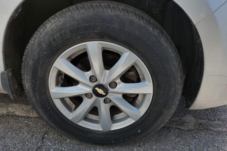 Used Chevrolet Sail 2013 Sedan 1.2L Manual Fashionable Happiness Edition Right Front Wheel Hub