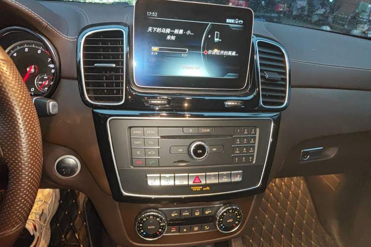 Used Mercedes-Benz GLE 2018 GLE 320 4MATIC Dynamic Edition Collector's Edition Audio And AC Panel