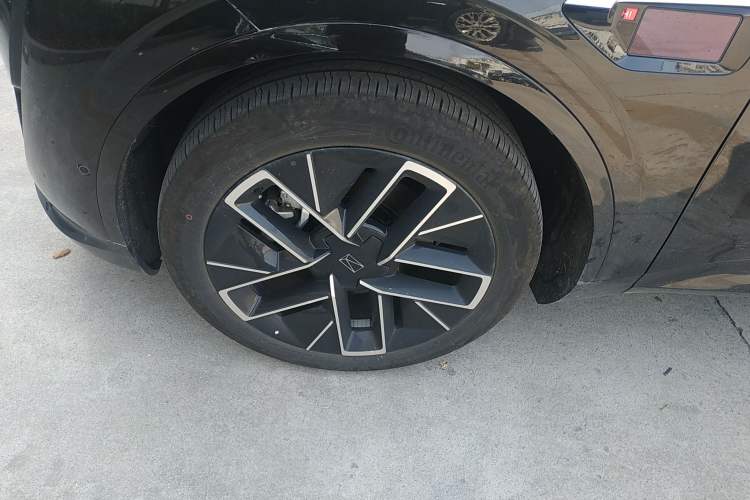 Used Avatr 11 2025 Year Updated Max Extended-Range Version Exterior 4