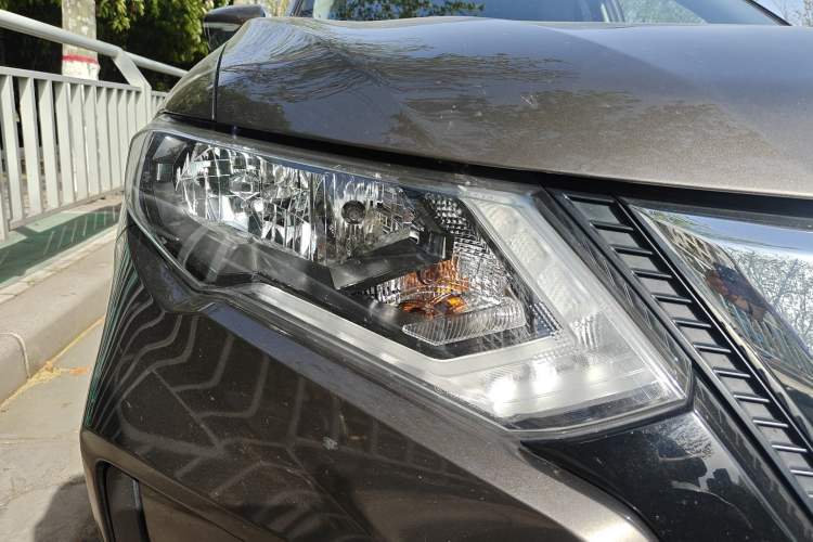 Used Nissan X-Trail 2019 2.0L CVT Smart Connect Comfort Edition 2WD Right Front Headlight