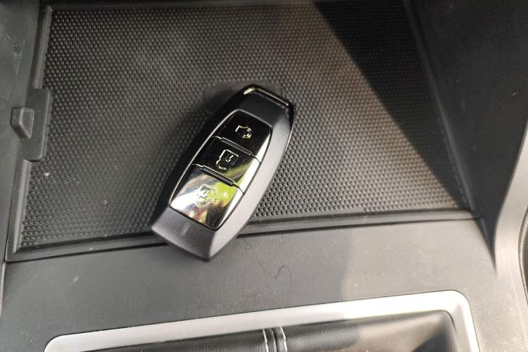 Used Sinotruk BOLDEN 2024 Commercial 2.0T Manual Diesel 4x4 Long Wheelbase Youth Edition
