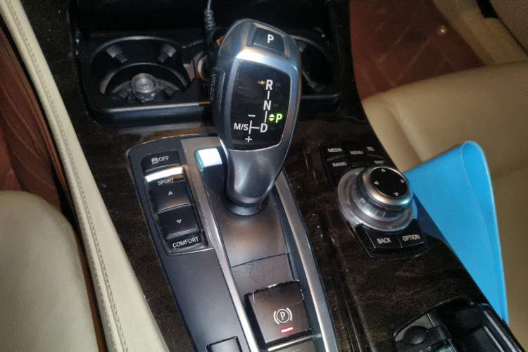 Used BMW 5 Series 2013 525Li Leading Model
