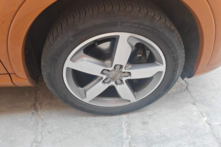 Used Audi Q3 2013 35 TFSI quattro Luxury Model Right Front Wheel Hub