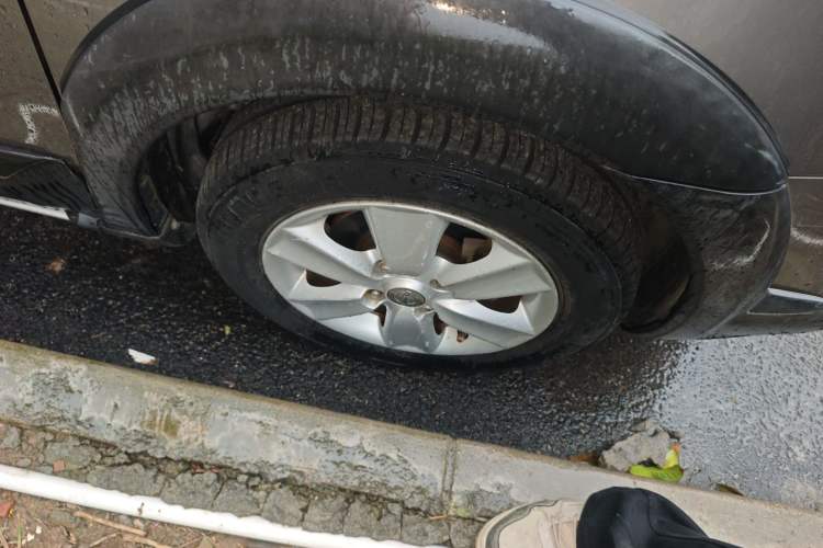 Used Nissan Livina 2010 Jingrui Edition 1.6L Automatic Smart Model Right Front Wheel Hub