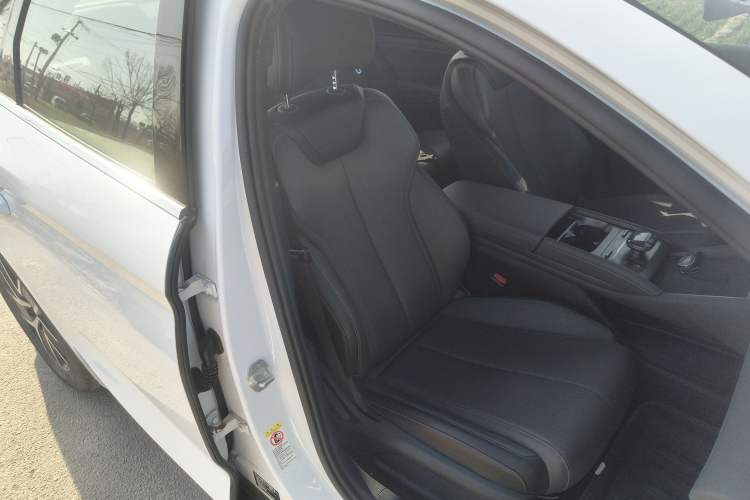 Used BYD Qin L 2025 DM-i Smart Drive 120KM Leading Model
