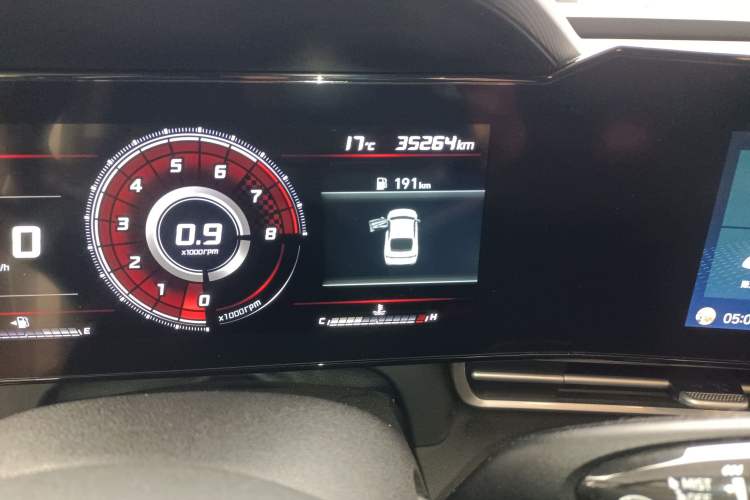 Used Hyundai Elantra 2021 1.5L CVT LUX Prestige Edition Odometer Close Up