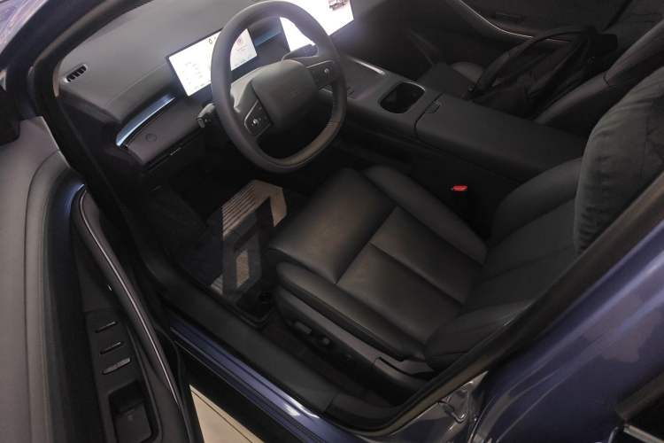 Used Nissan N6 2026 Model 180 Max Driver Seat