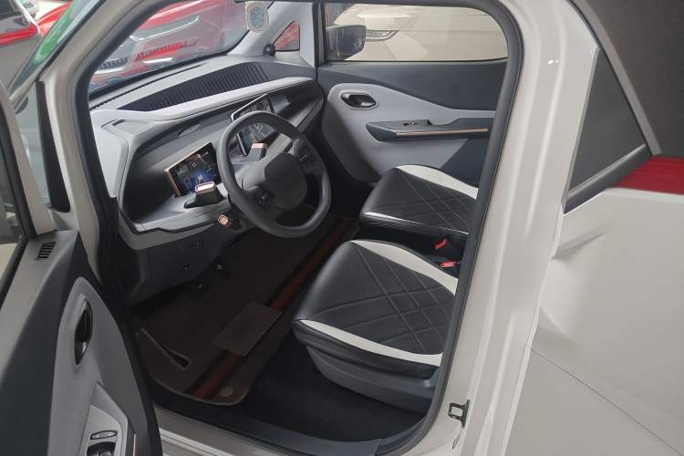 Used Baojun E200 2020 305KM Smart Drive Version Left Front Seat