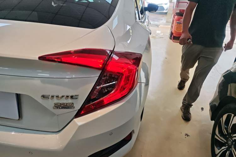 Used Honda Civic 2016 220TURBO CVT Luxury Edition Exterior 1