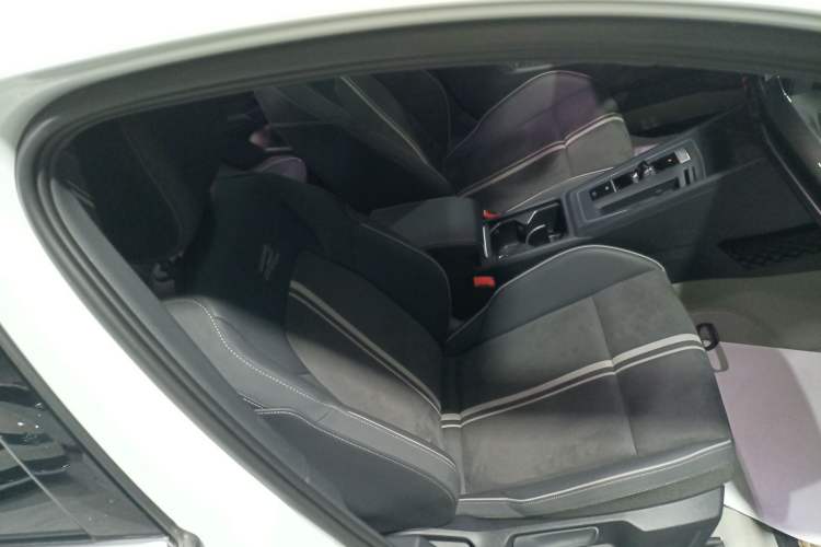 Used Volkswagen Golf 2023 Facelift 280TSI DSG R-Line Lite
