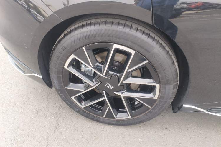 Used Avatr 06 2025 Pro Range-Extended Edition Exterior 5