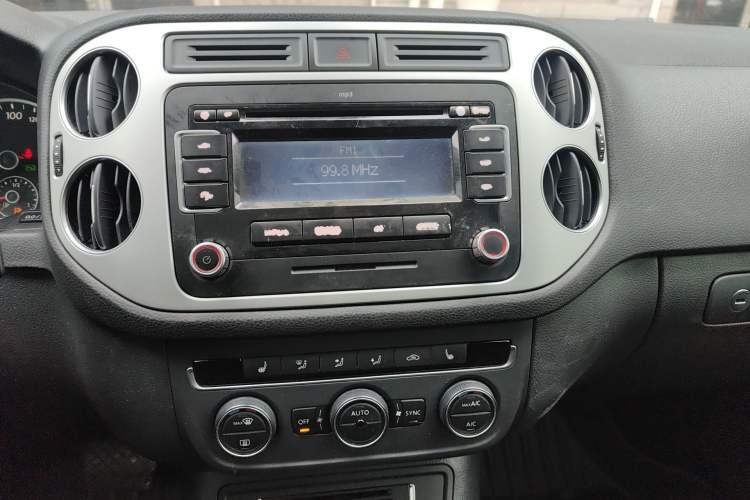 Used Volkswagen Tiguan 2015 2.0 TSI Automatic All-Wheel Drive Flagship Edition