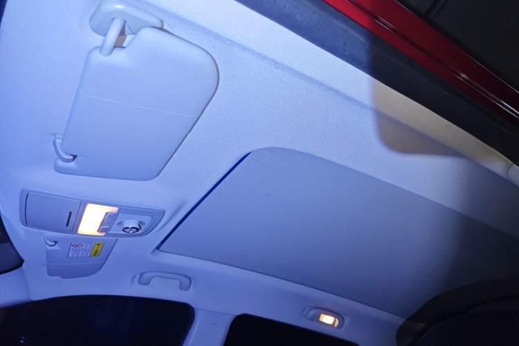 Used Roewe RX5 2016 20T Two-Wheel Drive Automatic Flagship Edition Headliner