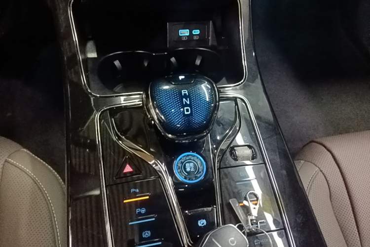 Used BYD Han 2025 DM-i Intelligent Driving Edition 125KM Prestige Model
