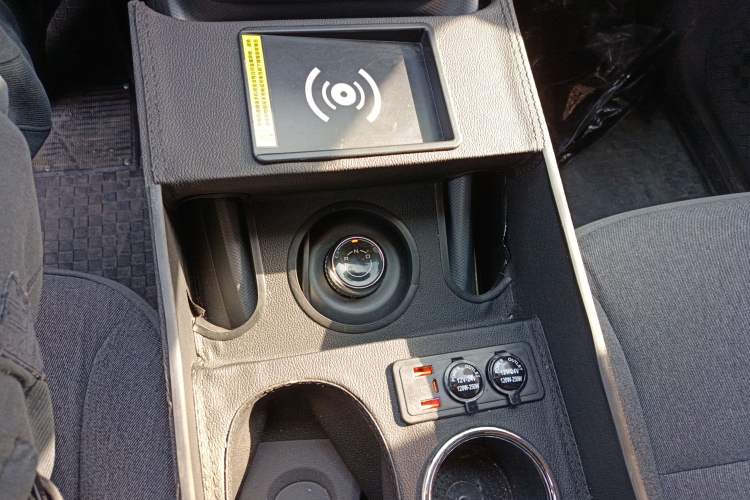 Used Wuling Hongguang New Energy 2025 Extended-Range Hybrid 50 km Utility Version
