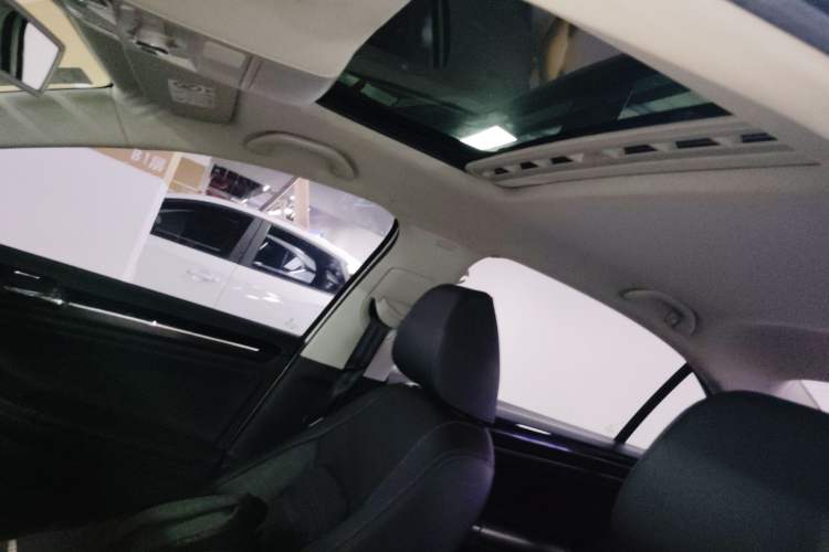 Used Volkswagen Sagitar 2015 230TSI Automatic Luxury Model