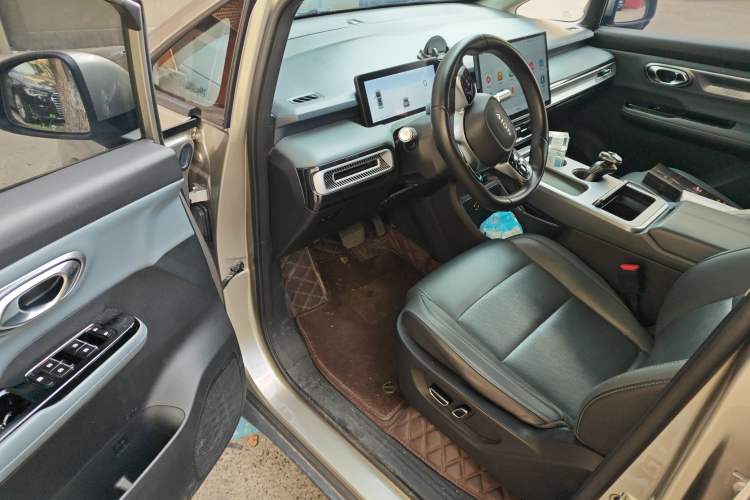 Used AION Y 2023 Plus 510 Tech Edition Driver Seat