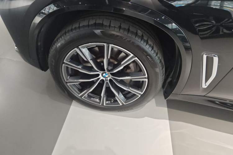 Used BMW X5 2022 xDrive 30Li Luxury M Sport Package