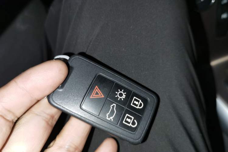 Used Volvo V40  Vehicle Key