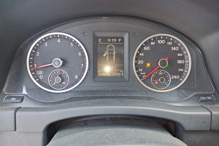 Used Volkswagen Tiguan 2010 2.0 TSI Automatic All-Wheel-Drive Elite Edition Instrument Cluster