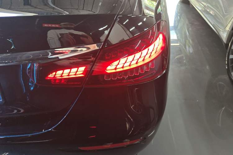 Used Mercedes-Benz E-Class 2022 Second Facelift E 300 L Fashion Edition
