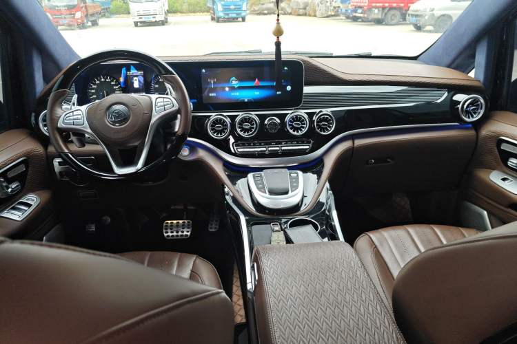 Used Mercedes-Benz Vito 2018 2.0T Business Version China VI Emission Standard Center Console