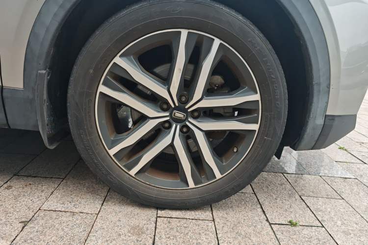 Used Bestune T99 2020 20TD Automatic Premium Edition Right Front Wheel Hub