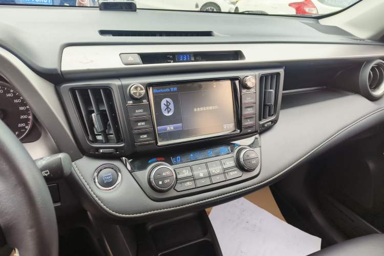 Used Toyota RAV4 2019 2.0L CVT Two-Wheel Drive ZhiShang Version China VI Standard