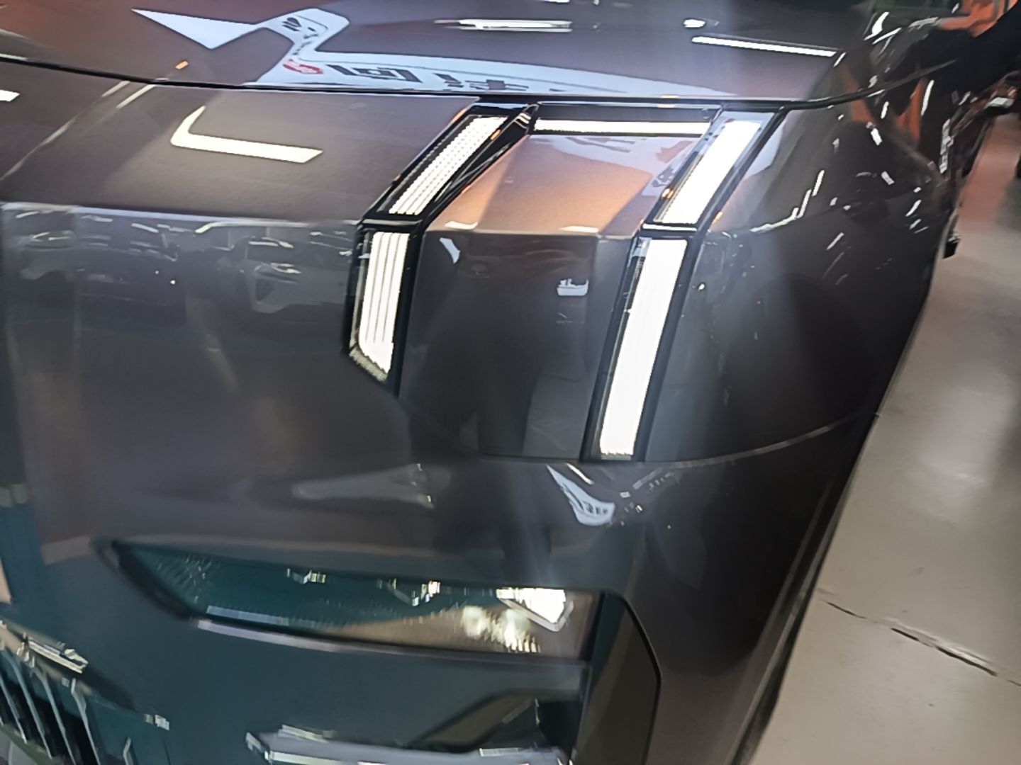 Zeekr 009 2024 7-Seater Walk-Through Version Four-Wheel Drive 108 kWh — снимка 8