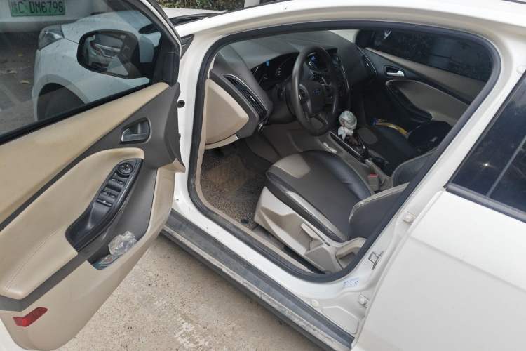 Used Ford Focus 2012 Hatchback 1.6L Automatic Fashion Edition
