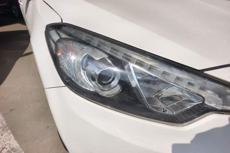 Used Kia K3 2015 1.6L Automatic GLS Right Front Headlight