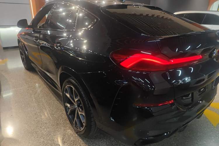 Used BMW X6 2022 Second Facelift xDrive40i M Sport Package Exterior 2