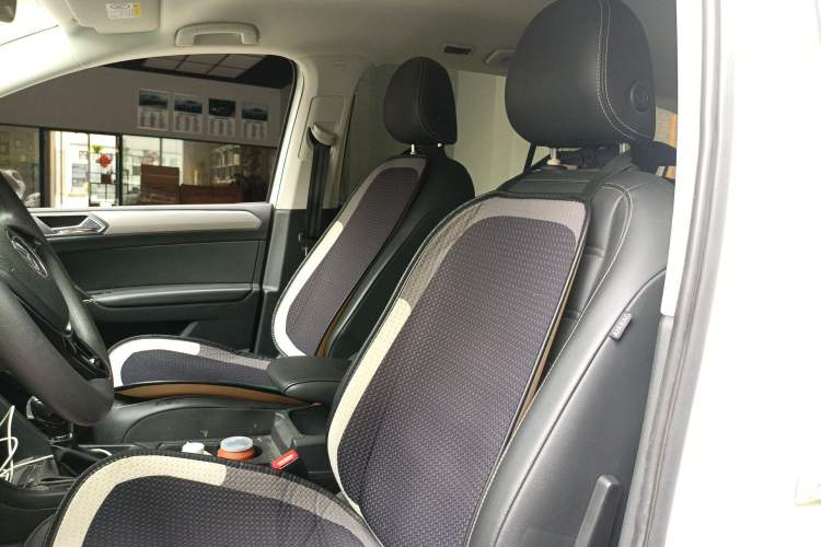 Used Volkswagen Touran 2016 Volkswagen Touran L 280TSI DSG Comfort Edition Left Front Seat