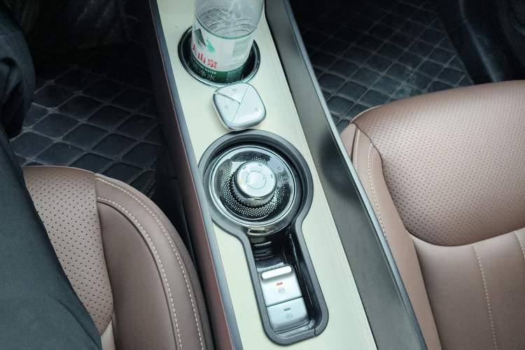 Used Wuling Bingo 2024 333 km Lingxi Connected Version Gear Lever