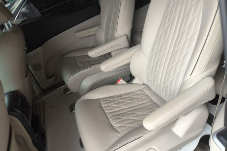 Used Buick GL8 2022 Land Business Class 652T Luxury Model Left Rear Seat