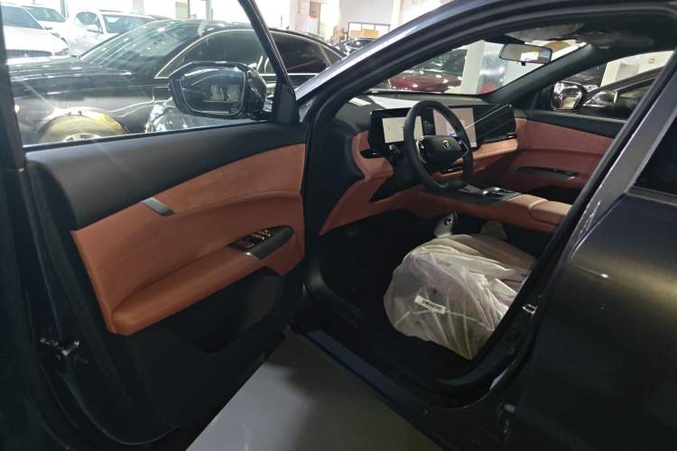 Used CHANGAN CS75 PLUS 2025 4th Generation UItra 2.0T New Blue Whale – Smart & Powerful Version