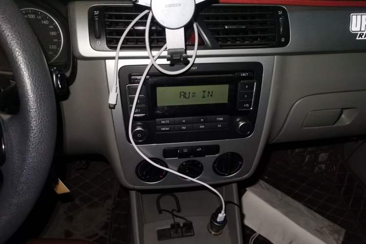 Used Volkswagen Bora 2011 1.6L Manual Fashion Edition Audio And AC Panel