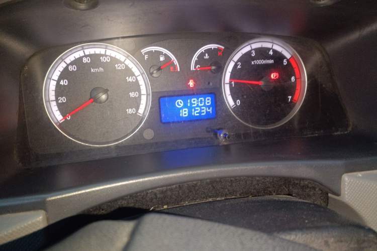 Used Foton Scenic G7 2017 2.0L Long-Wheelbase Commercial Van High Roof 2 Seats 4Q20M Odometer Close Up