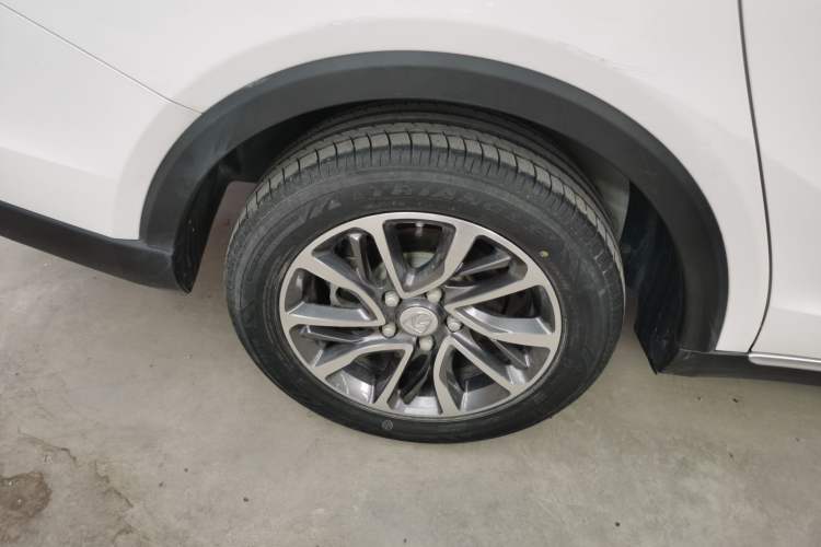 Used Baojun 730 2019 1.5L Manual Fashion Model 7-seater China VI Right Rear Wheel Hub